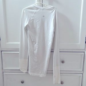 LULULEMON size 0 long sleeve swifly tech color white
